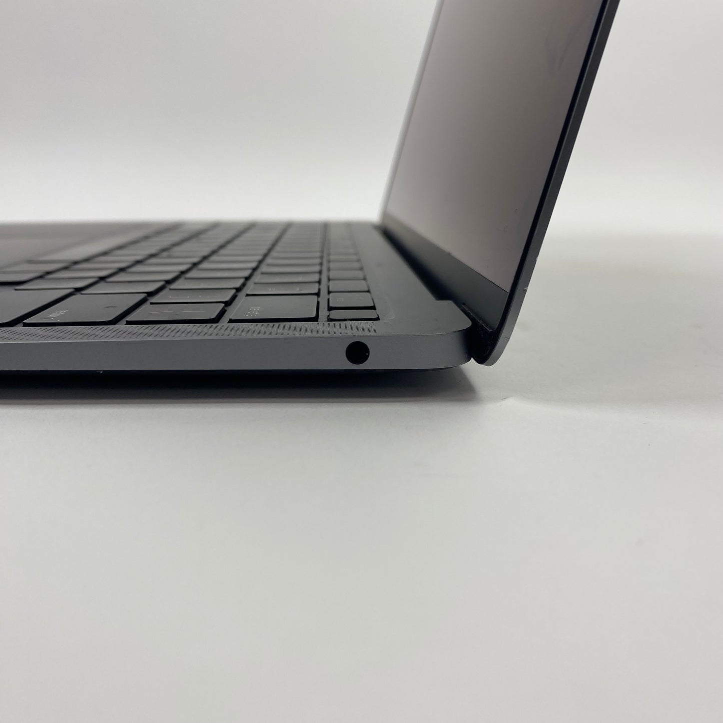 2020 Apple MacBook Air 13.3" M1 3.2GHz 8GB RAM 512GB SSD Space Gray A2337