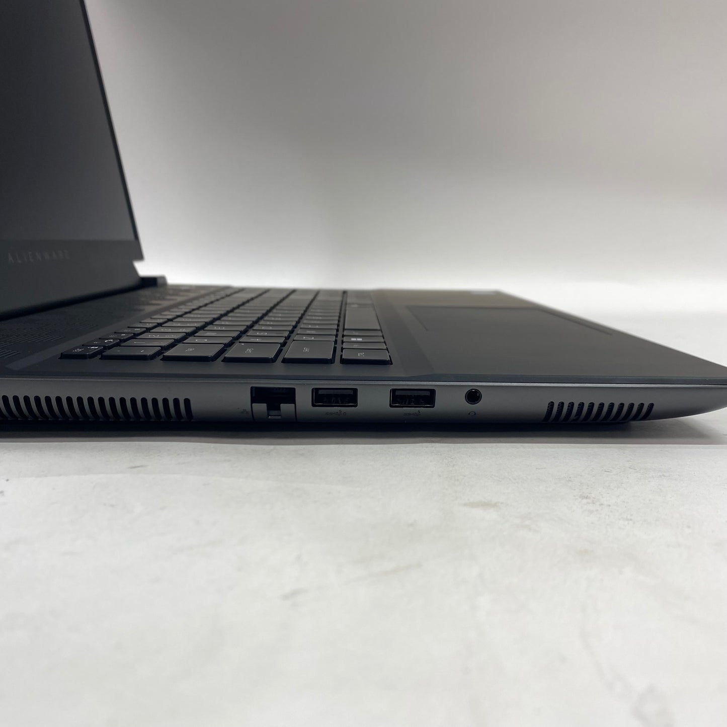 Alienware M18 R2 P51E 18" I9-14900HX 32GB RAM 4TB SSD NVIDIA GeForce RTX 4090