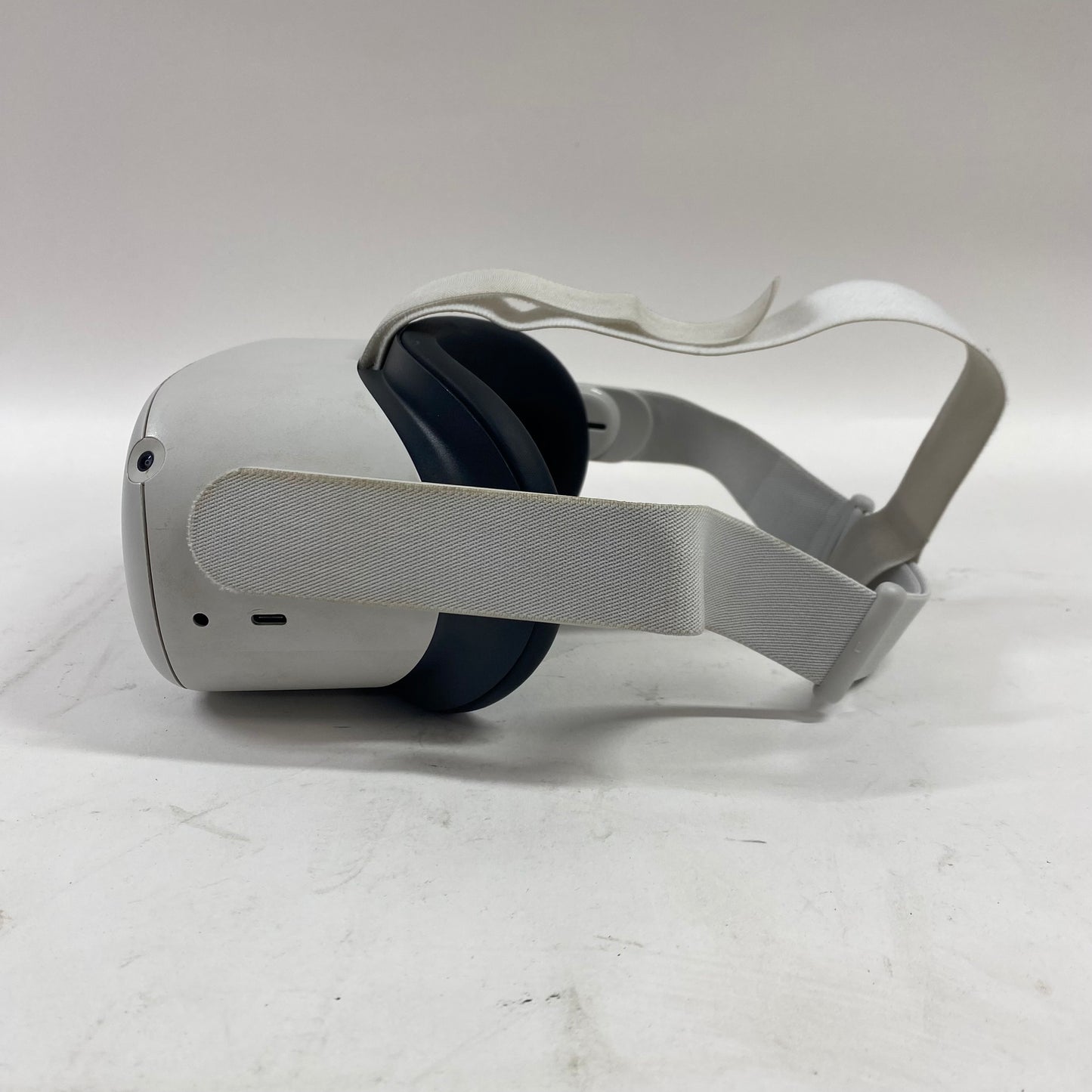 Meta Quest 2 128GB Standalone All-in-One VR Headset KW49CM