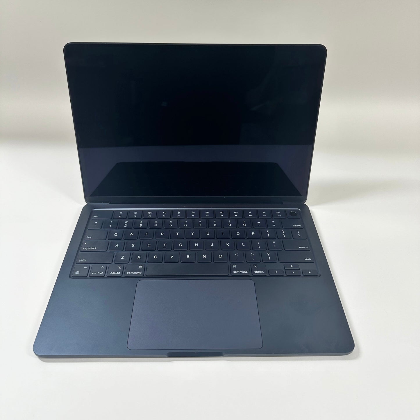 2022 Apple MacBook Air 13.6" M2 8C GPU 3.5GHz 8GB RAM 256GB SSD A2681