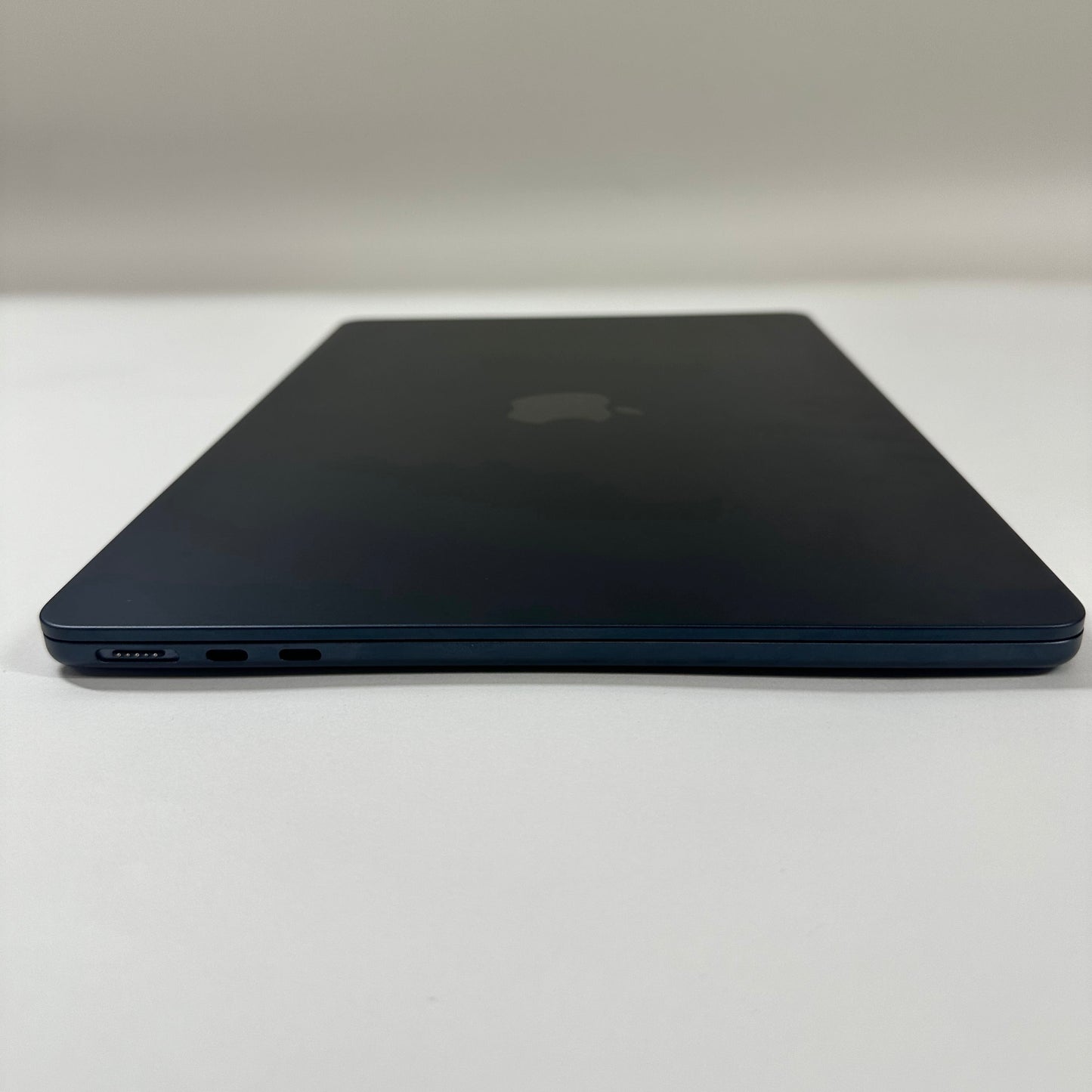 2022 Apple MacBook Air 13.6" M2 8C GPU 3.5GHz 8GB RAM 256GB SSD A2681
