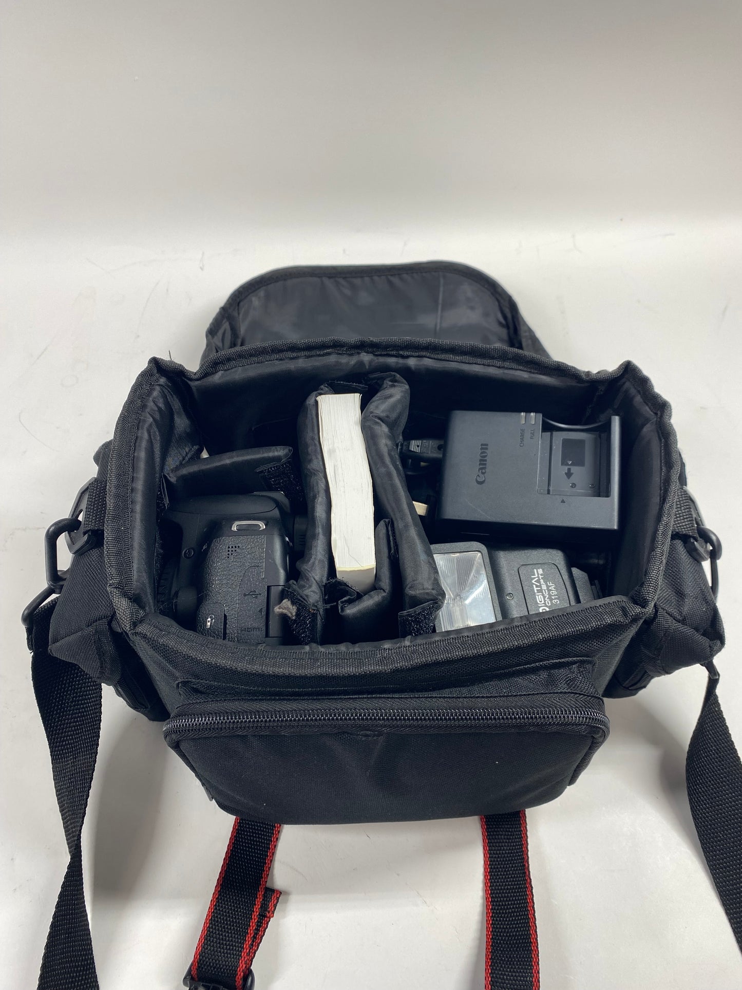 Canon EOS 800D 24.2MP Digital SLR With Accessories d Carrying Bag