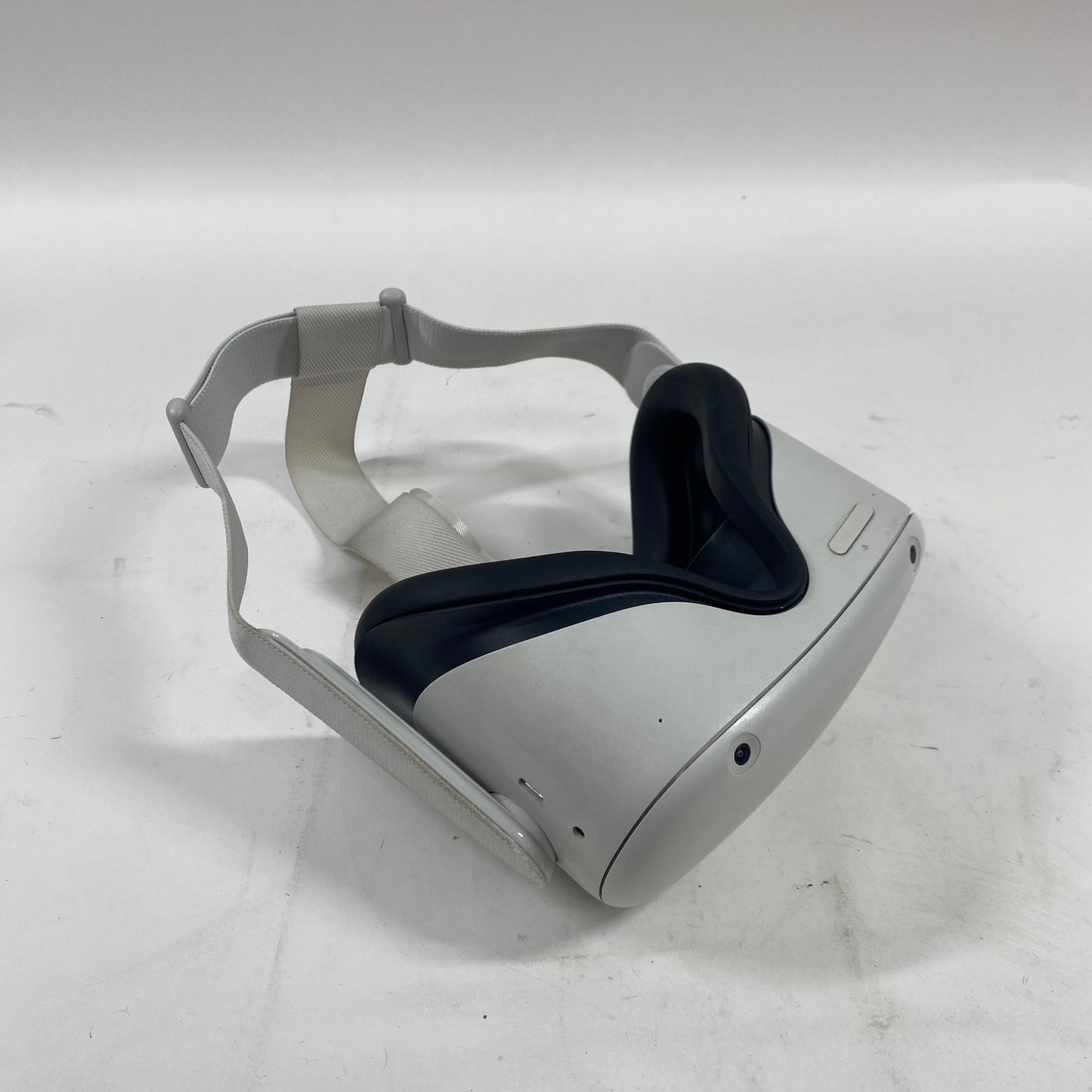 Meta Quest 2 128GB Standalone All-in-One VR Headset KW49CM