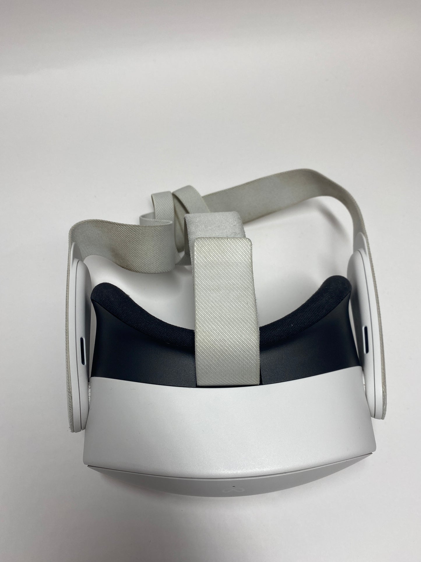Meta Quest 3S 128GB Standalone All-in-One VR Headset P97