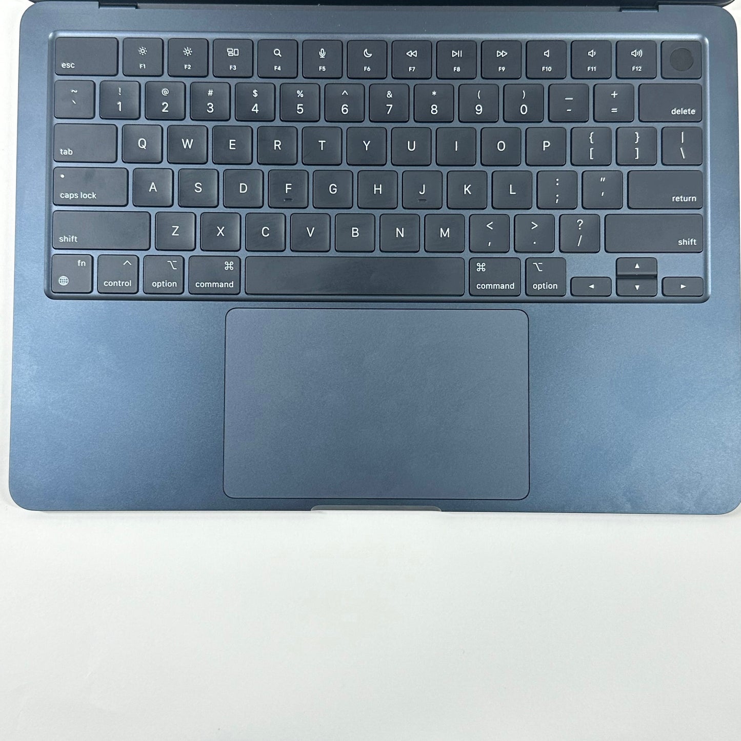 2022 Apple MacBook Air 13.6" M2 8C GPU 3.5GHz 8GB RAM 256GB SSD A2681