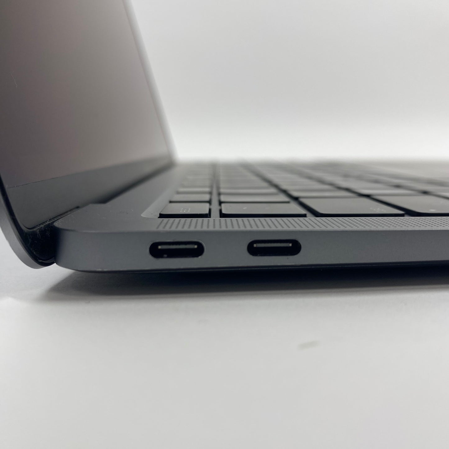 2020 Apple MacBook Air 13.3" M1 3.2GHz 8GB RAM 512GB SSD Space Gray A2337
