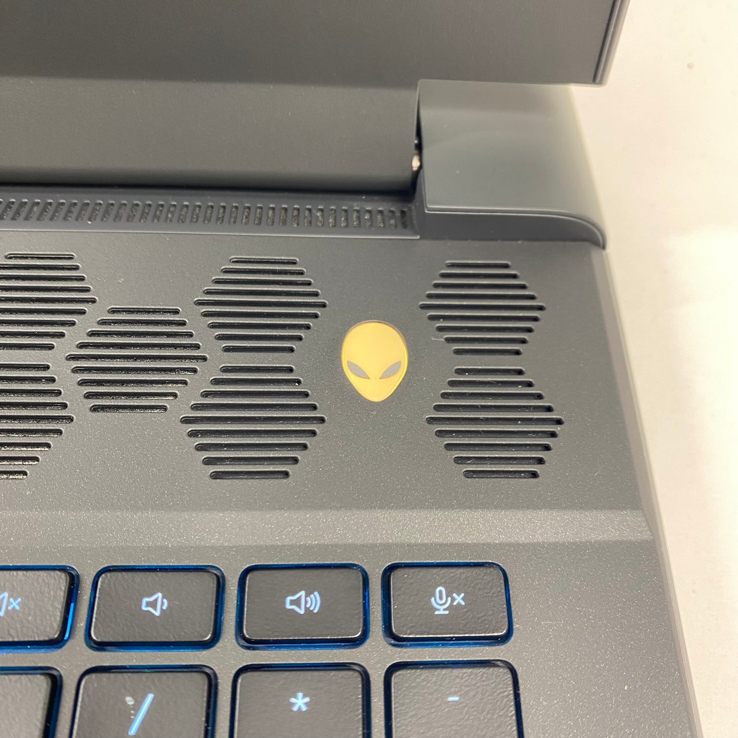 Alienware M18 R2 P51E 18" I9-14900HX 32GB RAM 4TB SSD NVIDIA GeForce RTX 4090