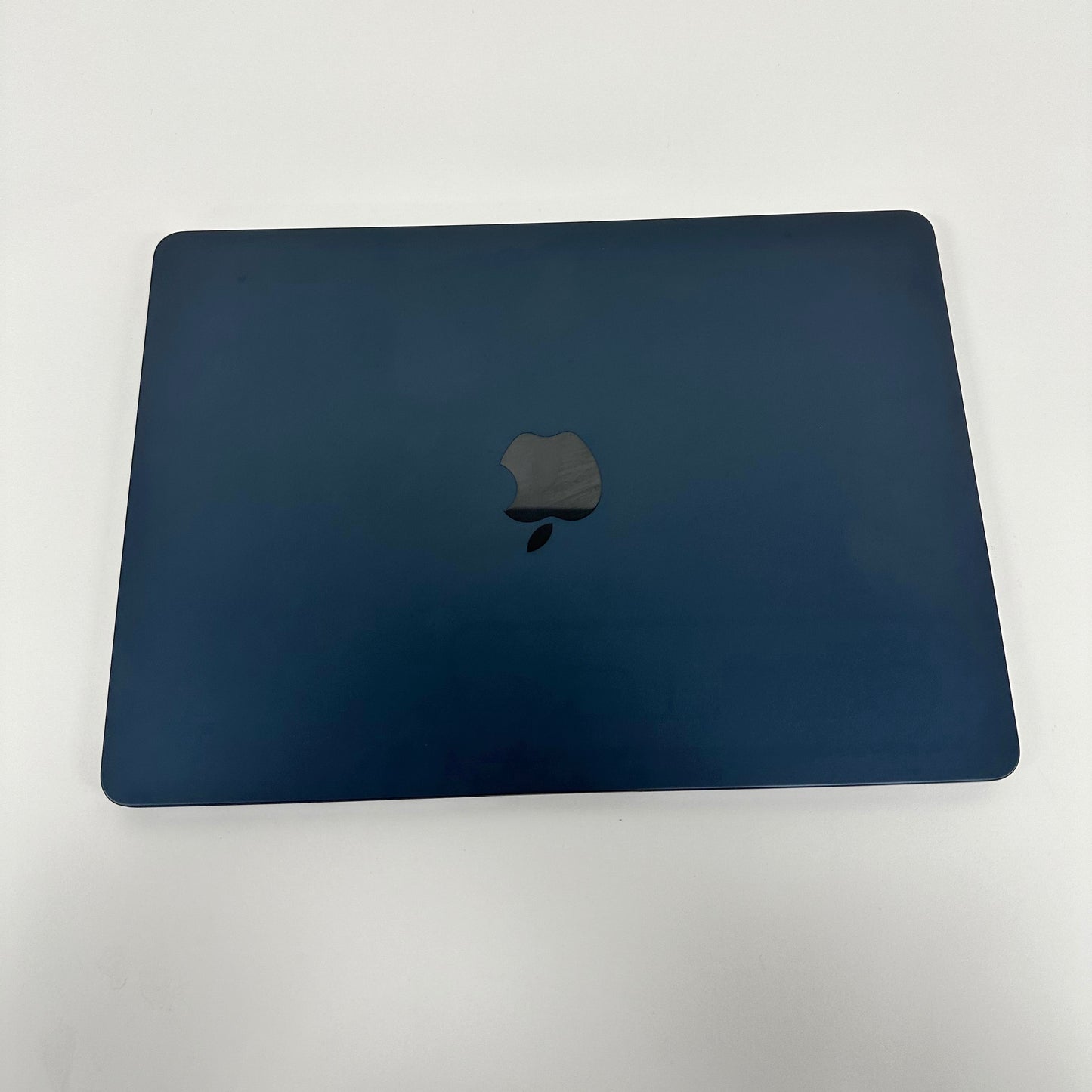 2022 Apple MacBook Air 13.6" M2 8C GPU 3.5GHz 8GB RAM 256GB SSD A2681