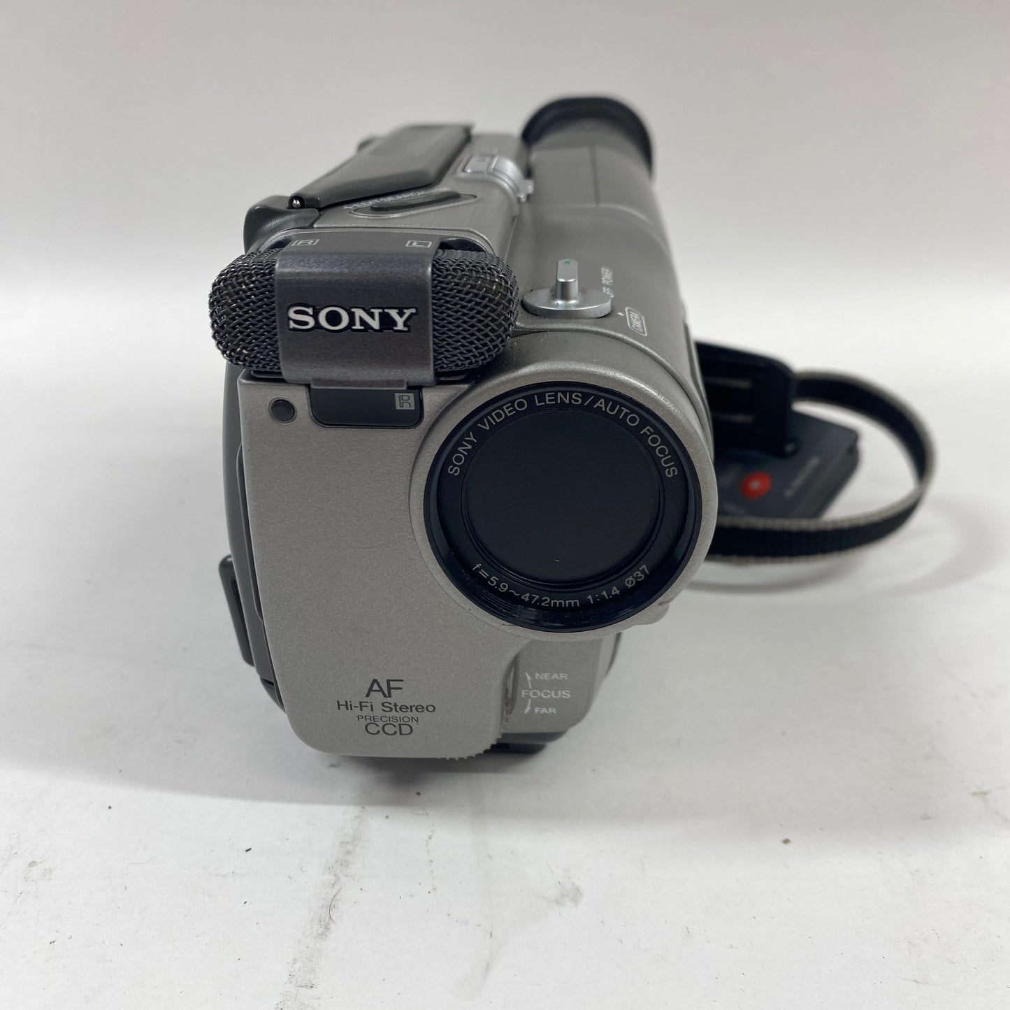 Sony Handycam Cassette Video Camcorder CCD-TR200