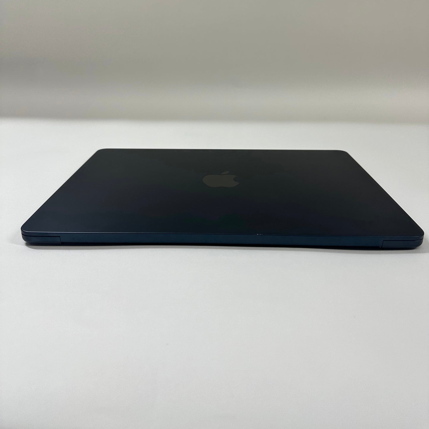 2022 Apple MacBook Air 13.6" M2 8C GPU 3.5GHz 8GB RAM 256GB SSD A2681