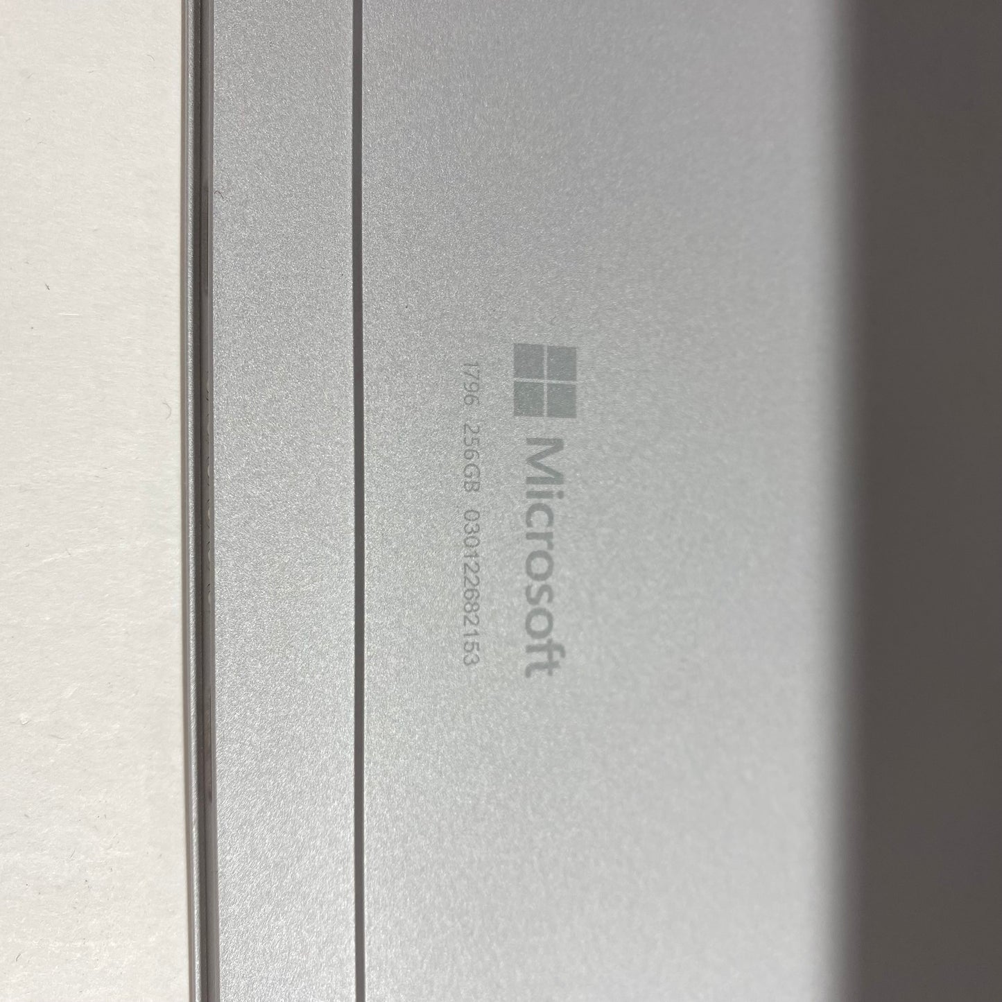 Microsoft Surface Pro 5 1796 12.3" i5-7300U 2.6GHz 8GB RAM 256GB SSD