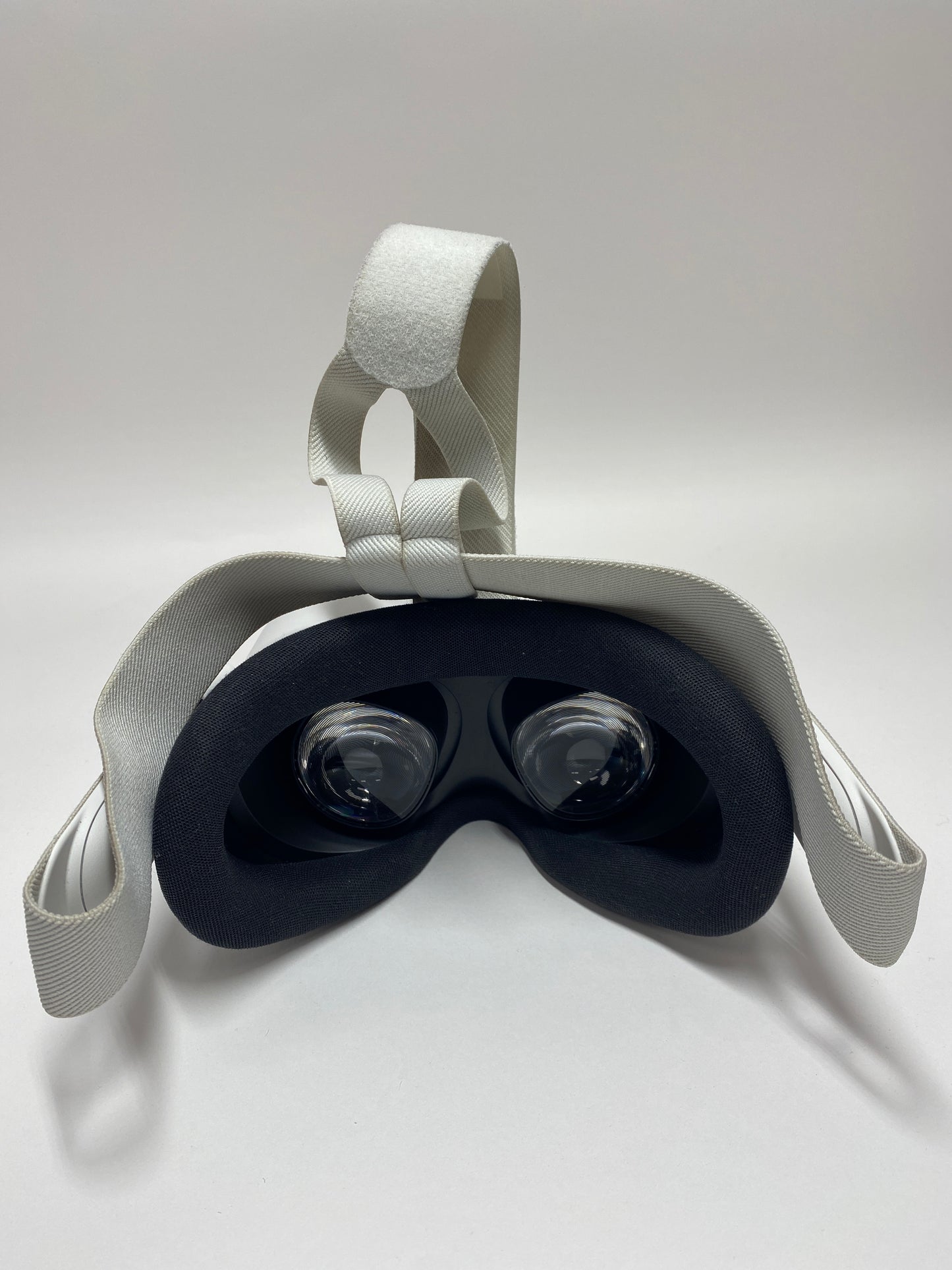 Meta Quest 3S 128GB Standalone All-in-One VR Headset P97