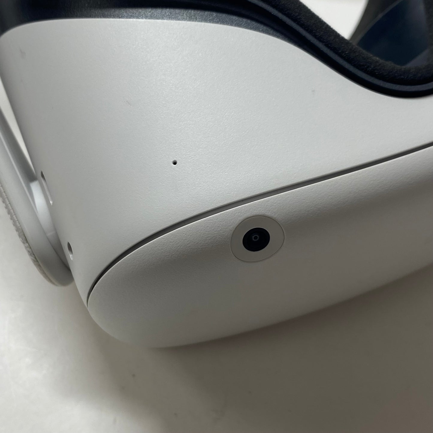 Oculus Quest 2 Stand-Alone VR Headset KW49CM