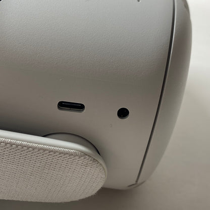 Oculus Quest 2 Stand-Alone VR Headset KW49CM