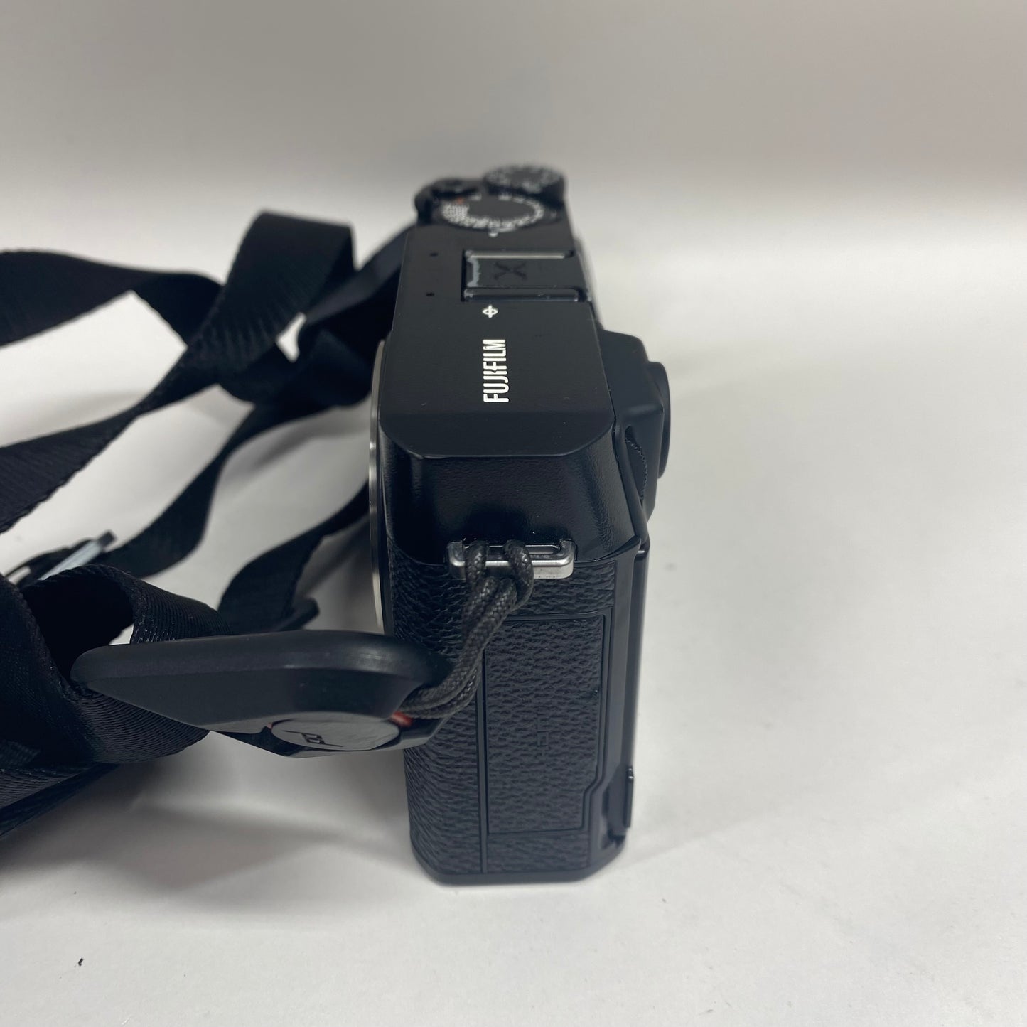 Fujifilm X-E4 FF200002 26.1MP rangefinder-style mirrorless camera