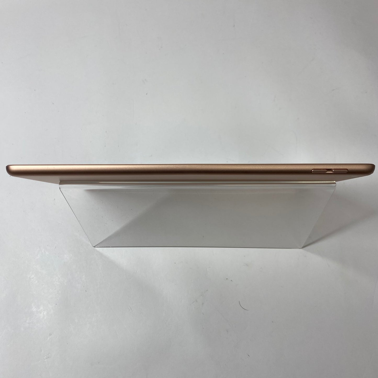 WiFi Only Apple iPad 8th Gen 32GB 17.5.1 Gold MYLC2LL/A