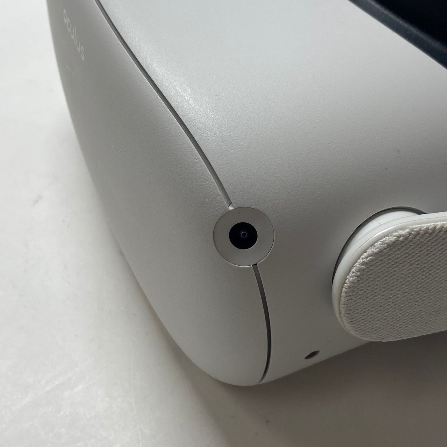 Oculus Quest 2 Stand-Alone VR Headset KW49CM