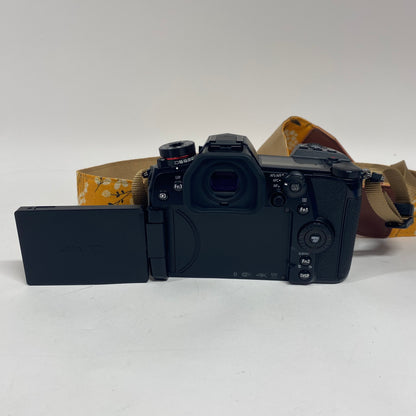 Panasonic DC-G9 DC-G9KBODY 20.3MP Mirrorless Camera 124 Shutter Count