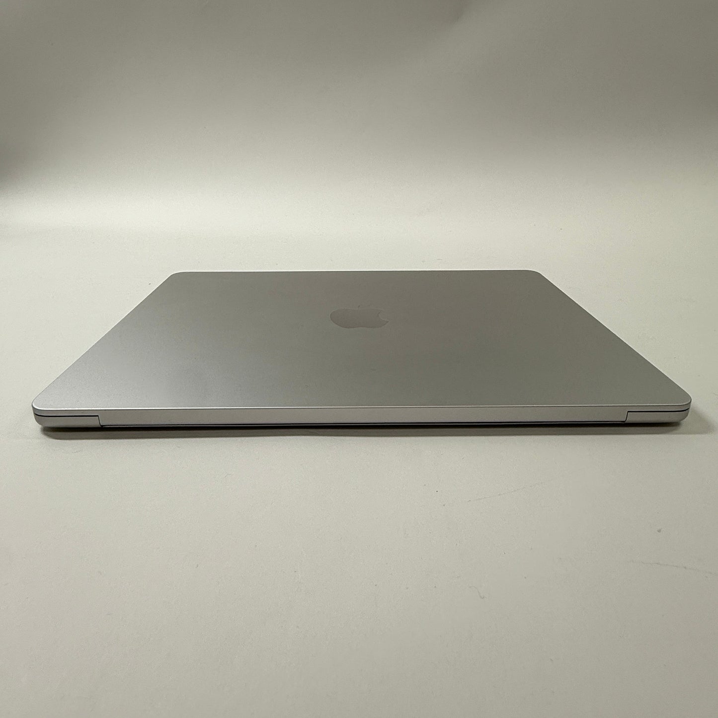 2022 Apple MacBook Air 13.6" M2 10C GPU 3.5GHz 8GB RAM 512GB SSD A2681