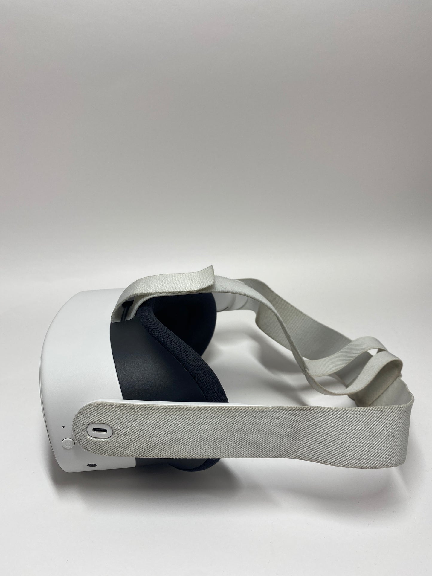 Meta Quest 3S 128GB Standalone All-in-One VR Headset P97