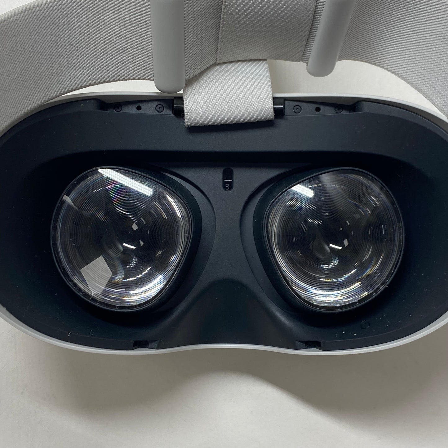 Oculus Quest 2 Stand-Alone VR Headset KW49CM