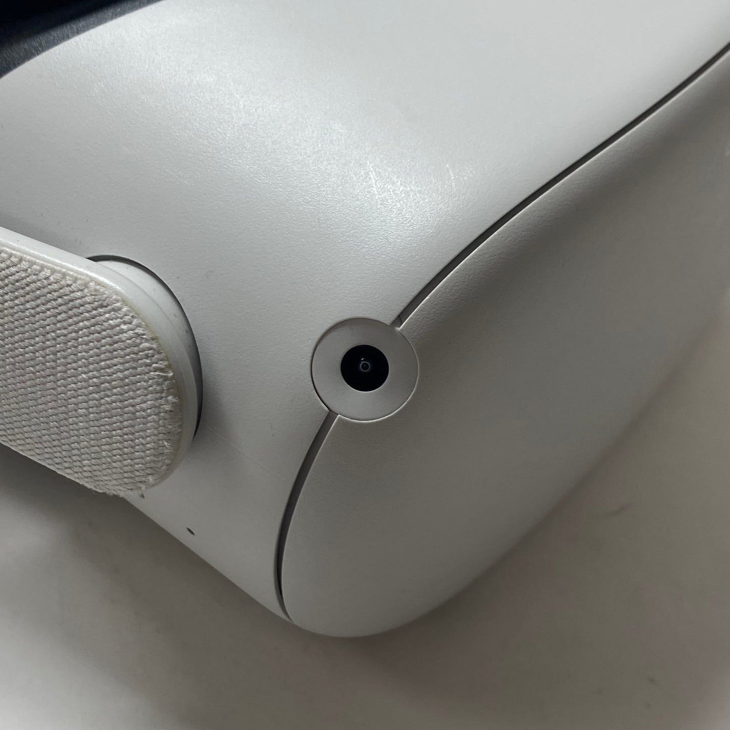 Oculus Quest 2 Stand-Alone VR Headset KW49CM