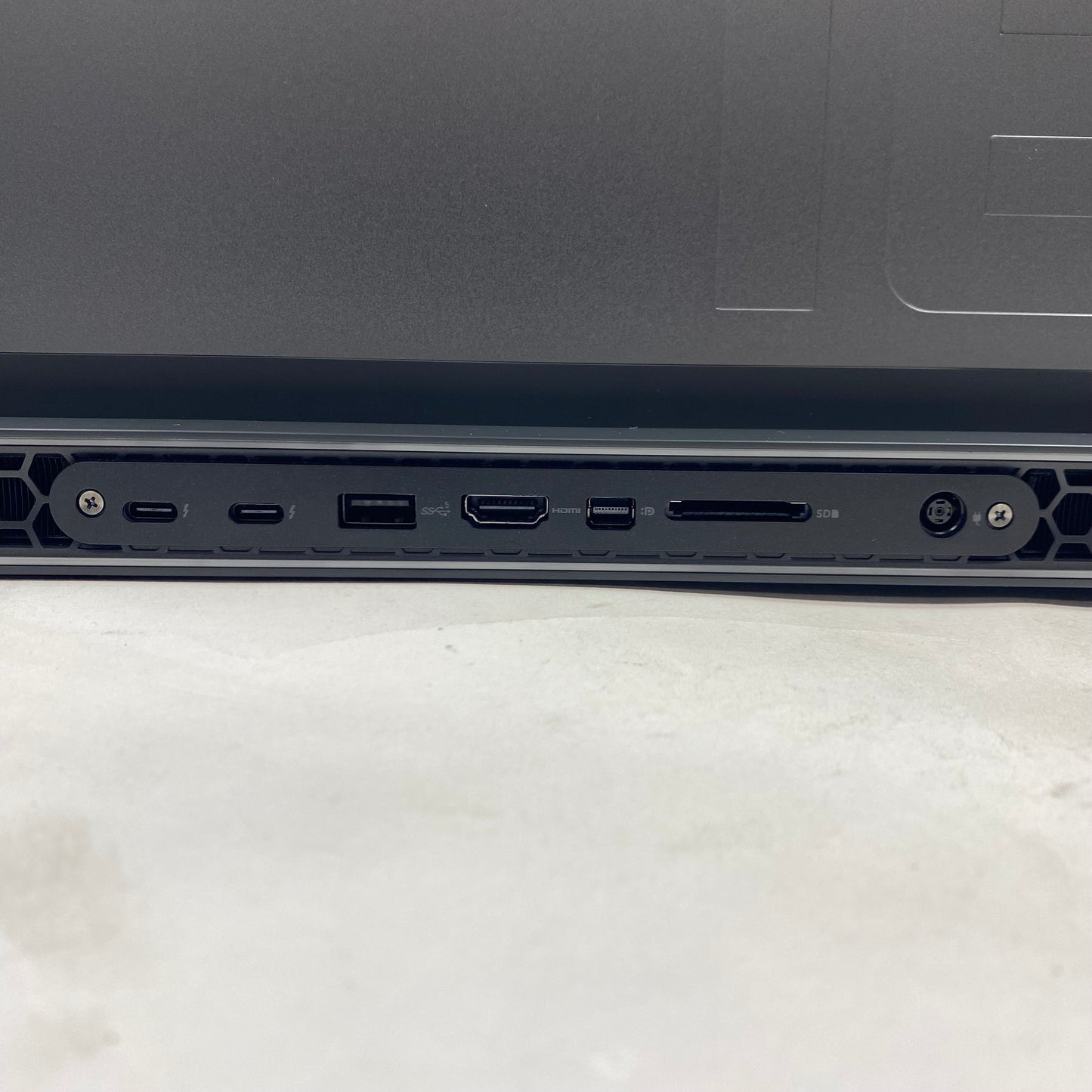 Alienware M18 R2 P51E 18" I9-14900HX 32GB RAM 4TB SSD NVIDIA GeForce RTX 4090