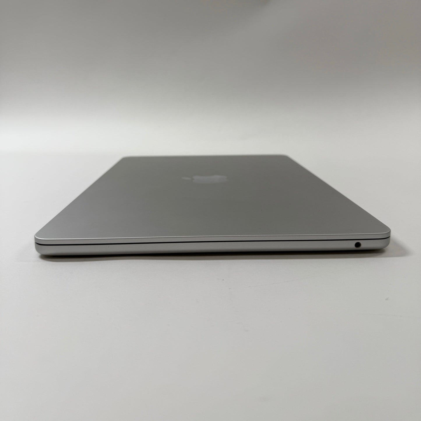 2022 Apple MacBook Air 13.6" M2 10C GPU 3.5GHz 8GB RAM 512GB SSD A2681