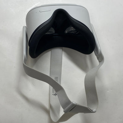 Oculus Quest 2 Stand-Alone VR Headset KW49CM