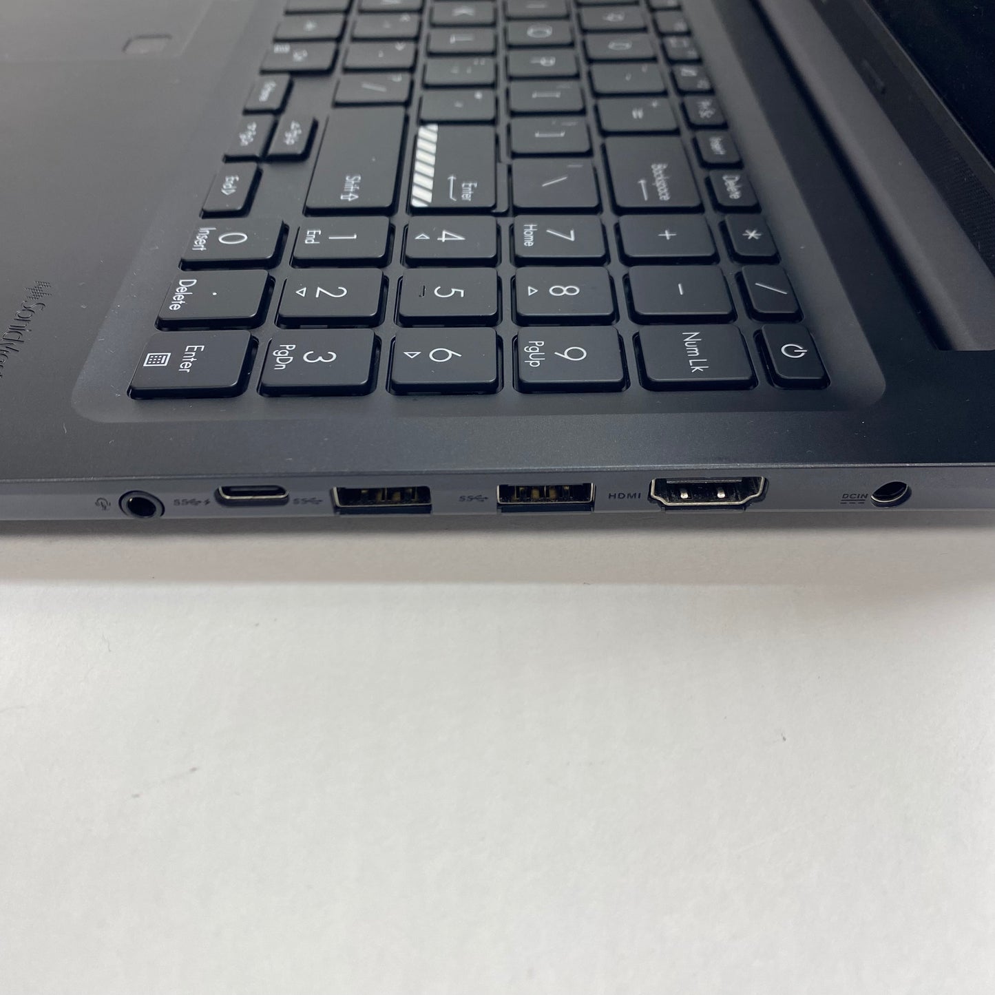 Asus Vivobook 16 M1605Y 16" Ryzen 7 7730U 2.0GHz 8GB RAM 1TB SSD