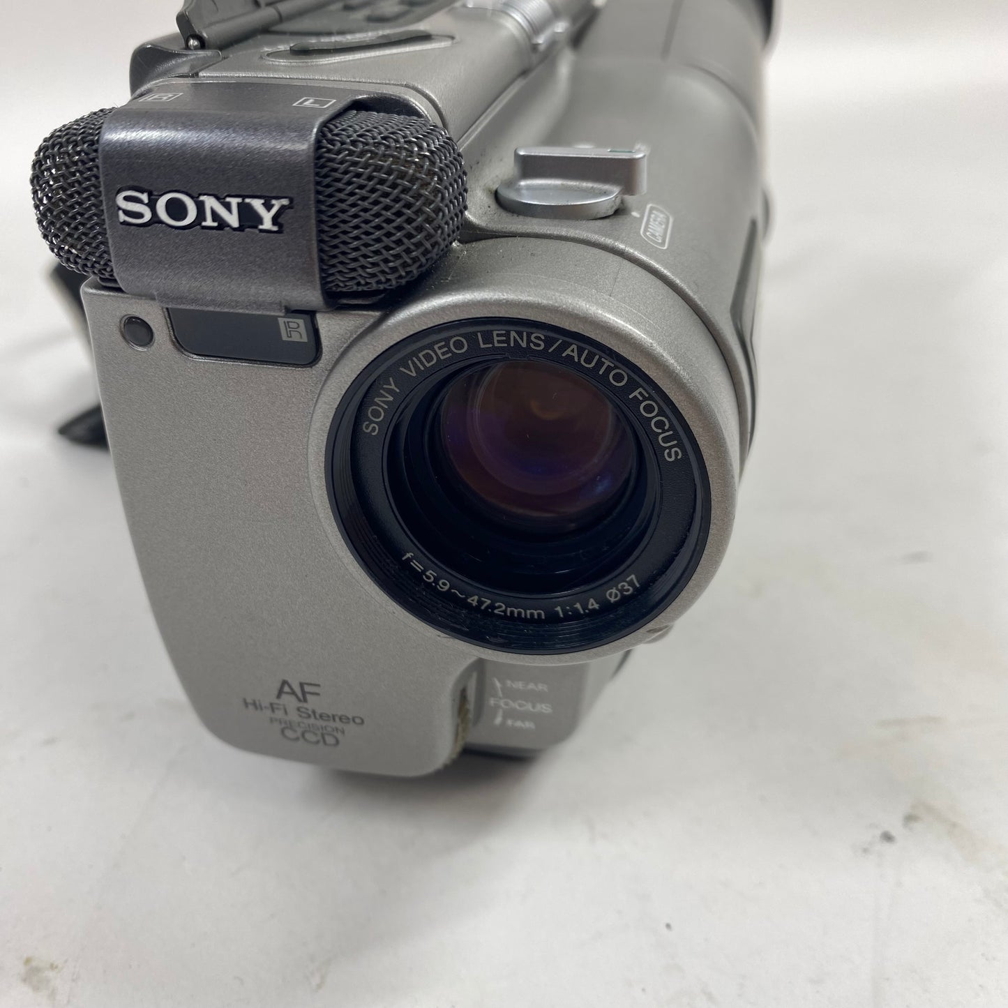 Sony Handycam Cassette Video Camcorder CCD-TR200