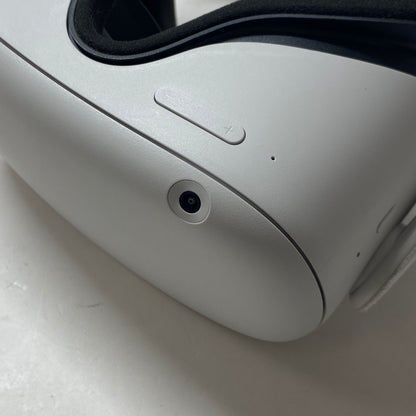 Oculus Quest 2 Stand-Alone VR Headset KW49CM