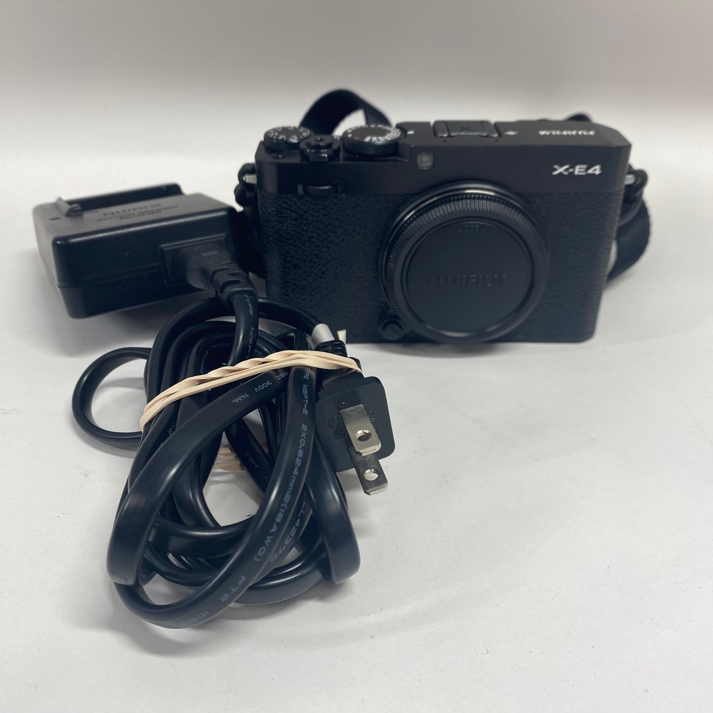 Fujifilm X-E4 FF200002 26.1MP rangefinder-style mirrorless camera