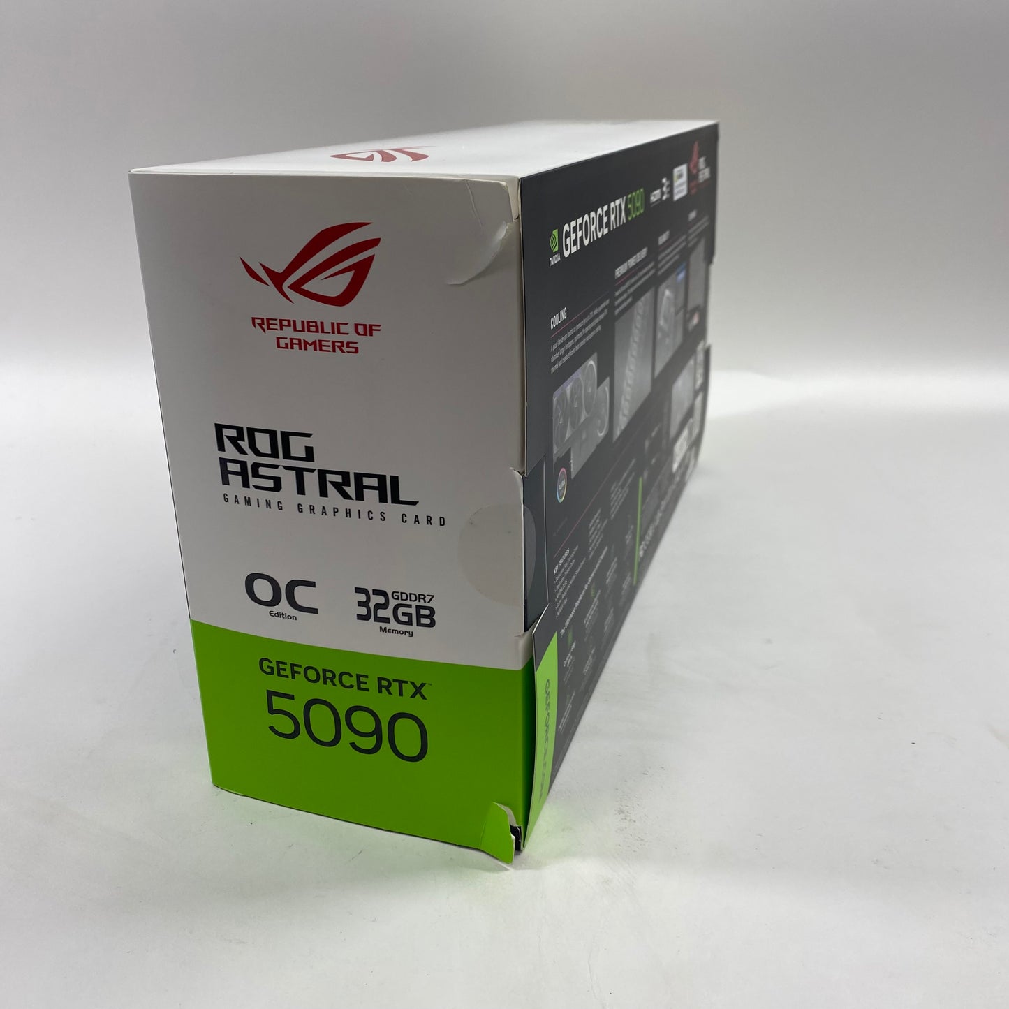 New ASUS ROG Astral RTX 5090 32GB GDDR7 Graphics ROG-ASTRAL-RTX5090-O32G-GAMING