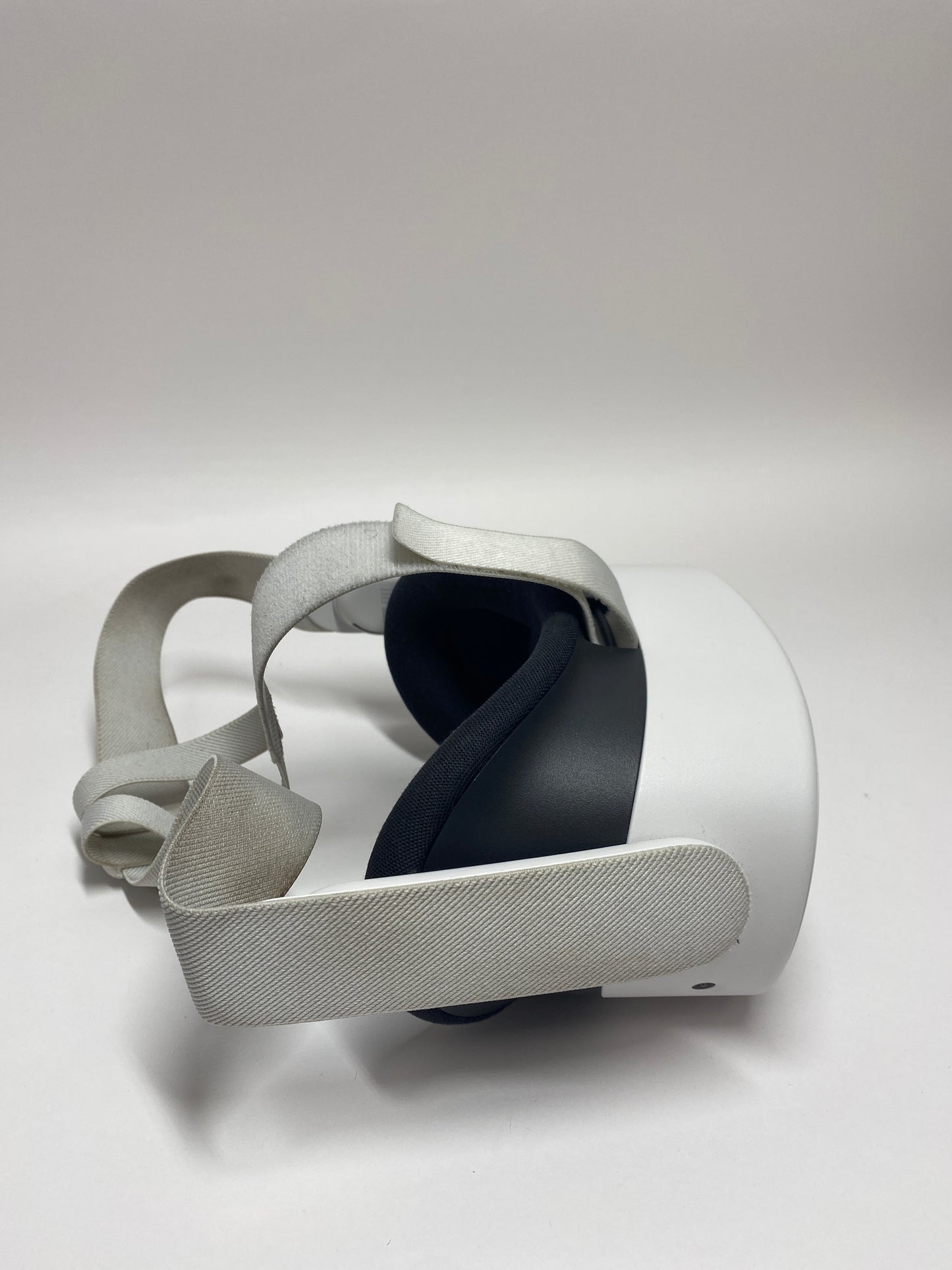 Meta Quest 3S 128GB Standalone All-in-One VR Headset P97
