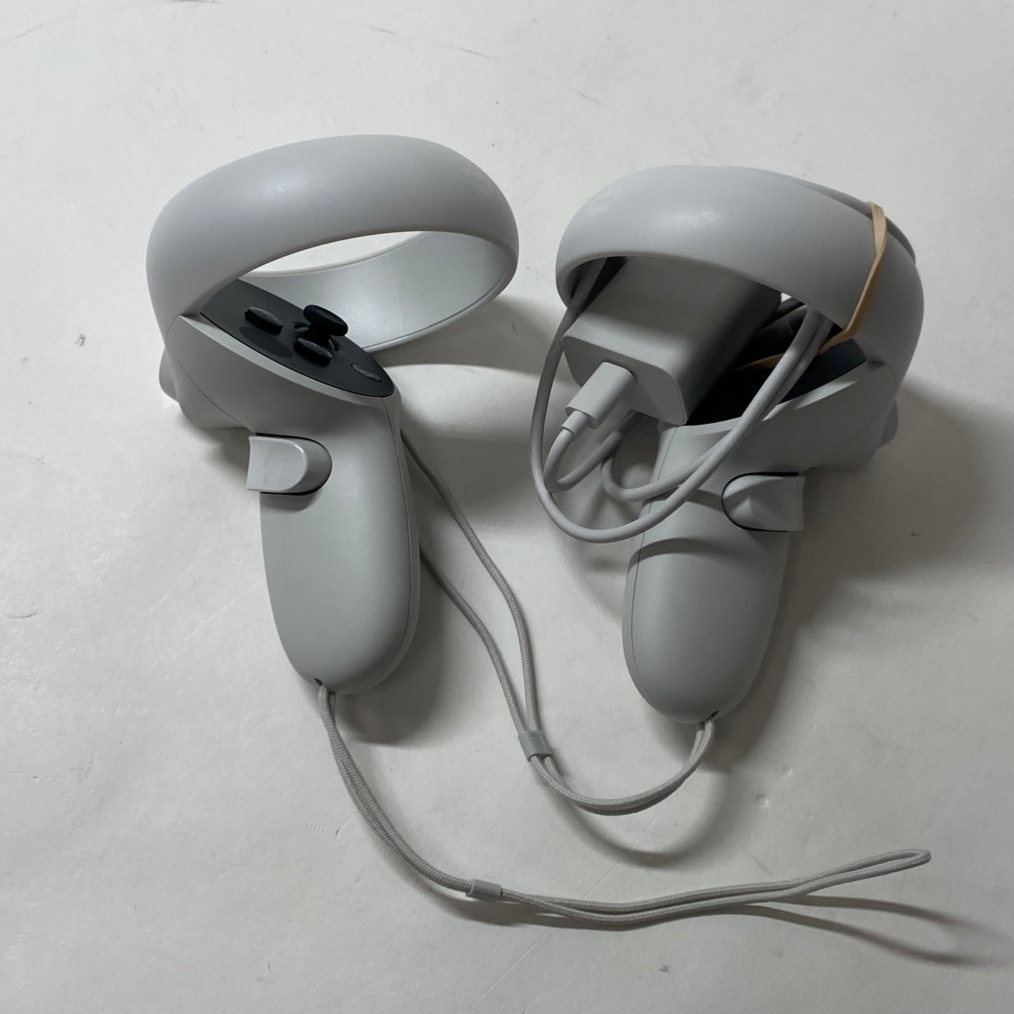 Oculus Quest 2 Stand-Alone VR Headset KW49CM