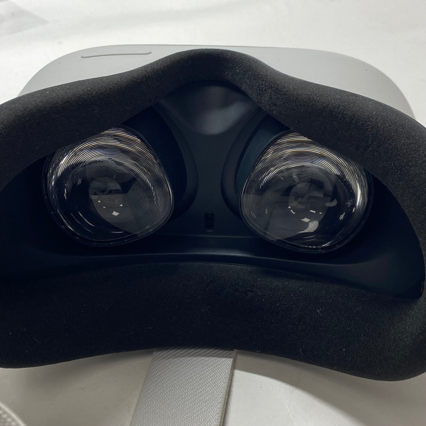 Oculus Quest 2 Stand-Alone VR Headset KW49CM